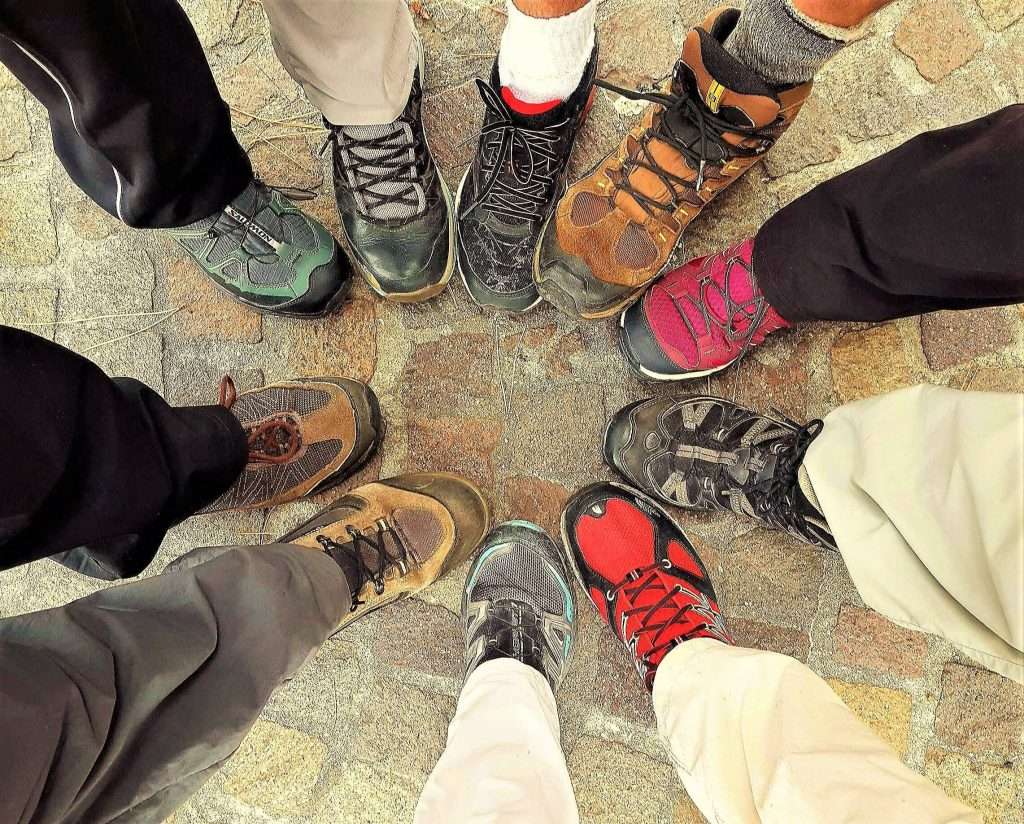 Scarpe in cerchio Via Francigena